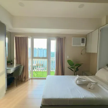 Sunset View In Venice Grand Canal Mall Suite, Pet Friendly, Walking Distance To Venice Mall, 5 Mins Away To Bgc