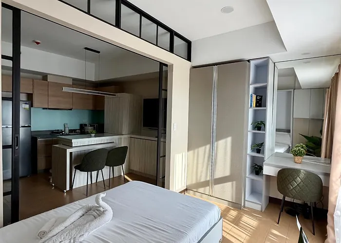 Sunset View In Venice Grand Canal Mall Suite, Pet Friendly, Walking Distance To Venice Mall, 5 Mins Away To Bgc アパートホテル 4*